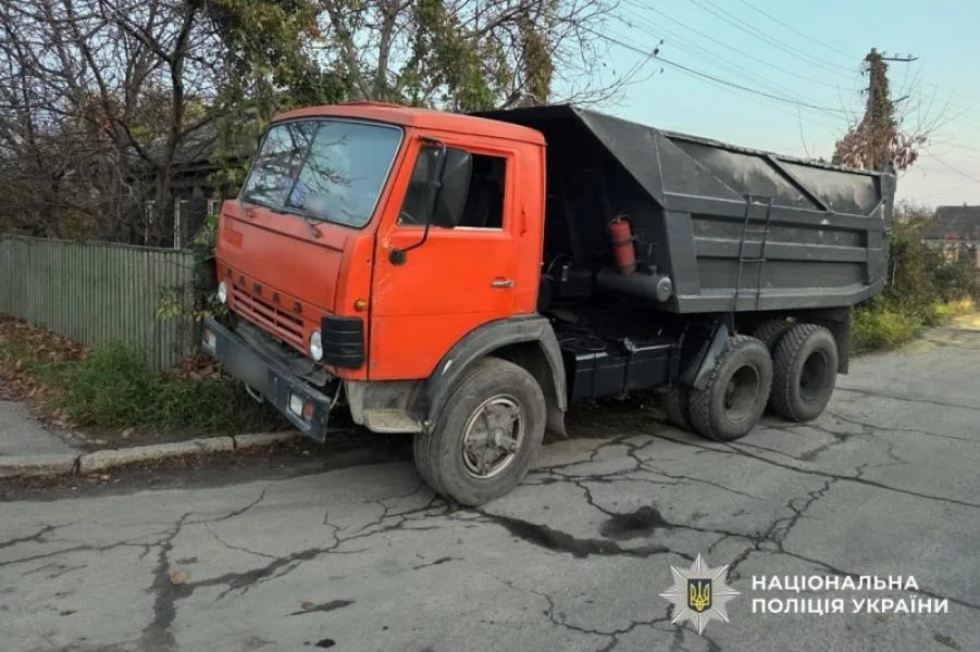 У Кременчуці вантажівка зіткнулася з велосипедистом: постраждав 76-річний чоловік