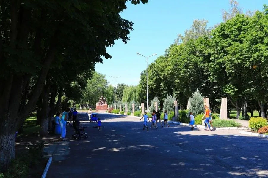 Мешканці Молодіжного просять покращити сквери та парки району
