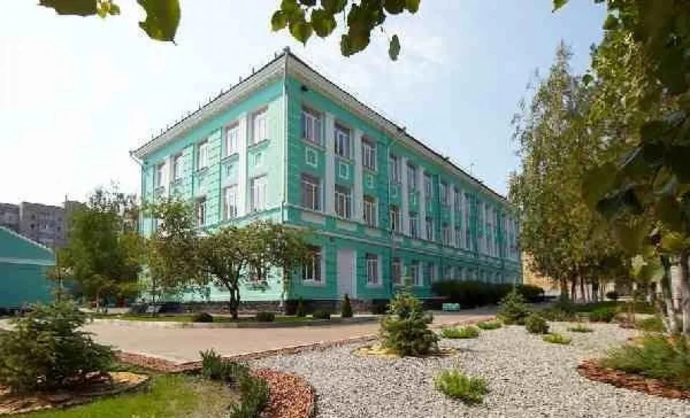 Нові книжки в гімназії №9 у Кременчуці: історії, що вчать слухати серцем