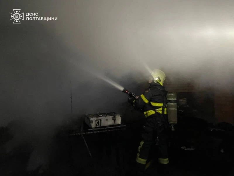 Дві автопожежі у Кременчуцькому районі за один день: одна машина згоріла, іншу врятували