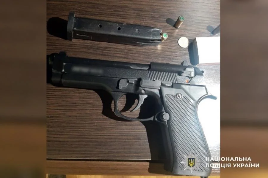 У Кременчуці чоловік відкрив стрілянину в квартирі