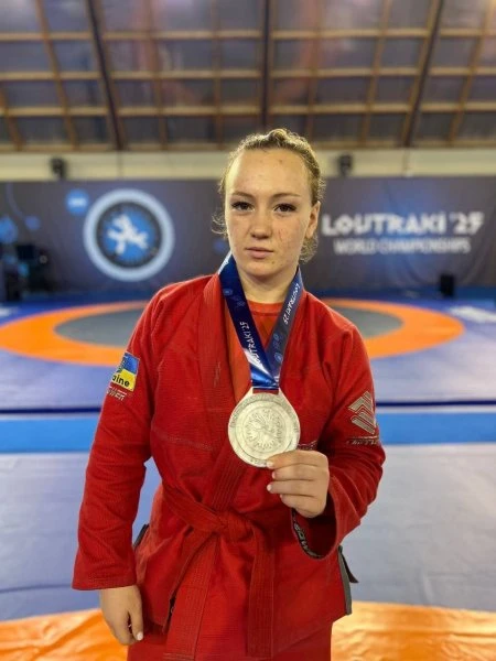 Дарина Женевська з Полтавщини здобула золото на чемпіонаті світу з панкратіону