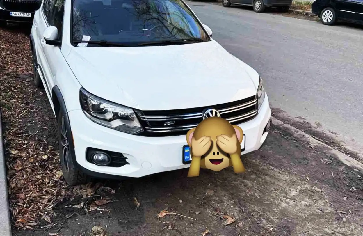 Інспекція з благоустрою не може накладати штрафи за паркування у дворах через відсутність визначених зелених зон