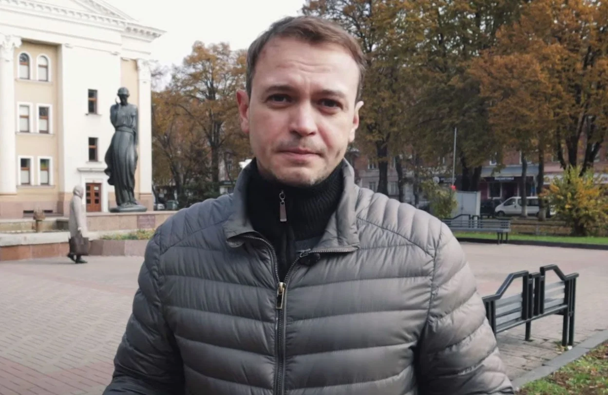 У дворі 5-ї школи Полтави проводять заміну плитки за 2,7 млн грн