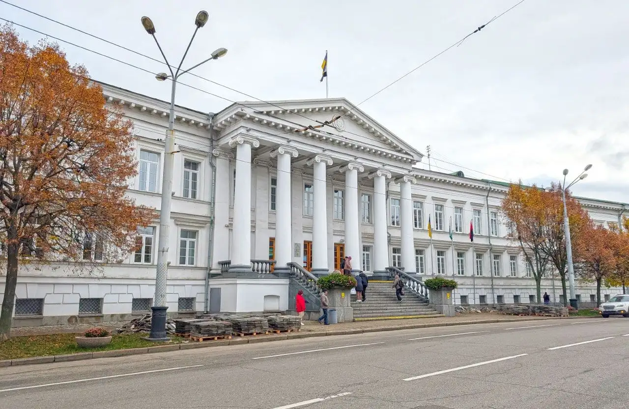 Полтавська міськрада опинилася на дні рейтингу прозорості міст України