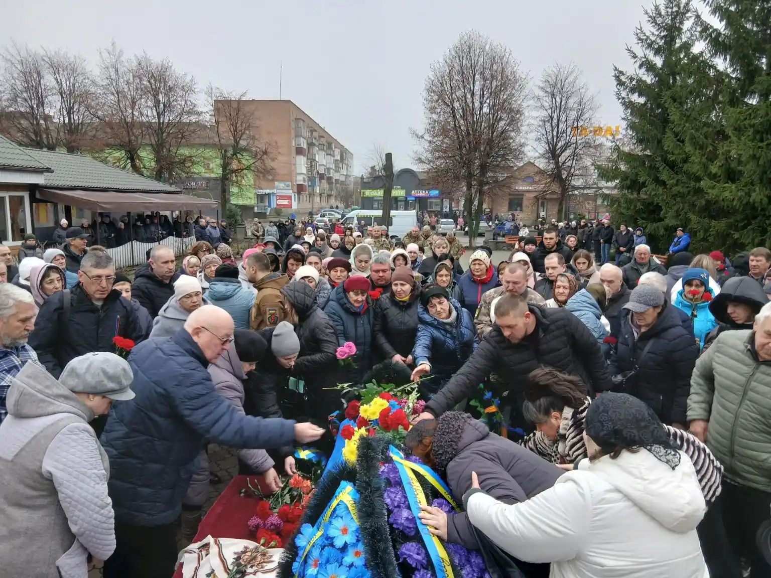 Назавжди 37: Хорольська громада провела в останній шлях захисника Олександра Микитенка