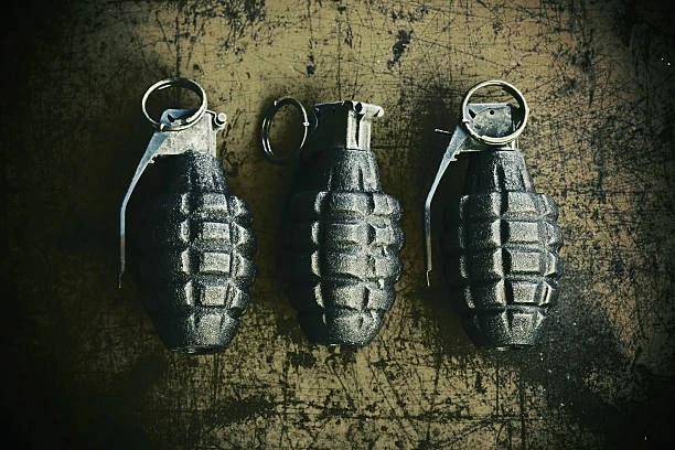Нетверезий чоловік підірвав дві страйкбольні гранати на вулиці Гадяча