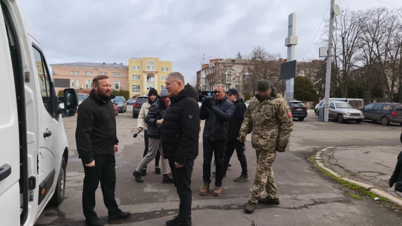 Кременчук: Володимир Когут передав автівку для військових та привітав енергетиків