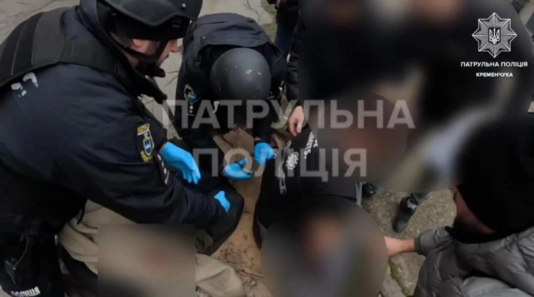 Врятовані під вогнем: як патрульні поліцейські допомагали постраждалим у Кременчуку після атаки 23 грудня