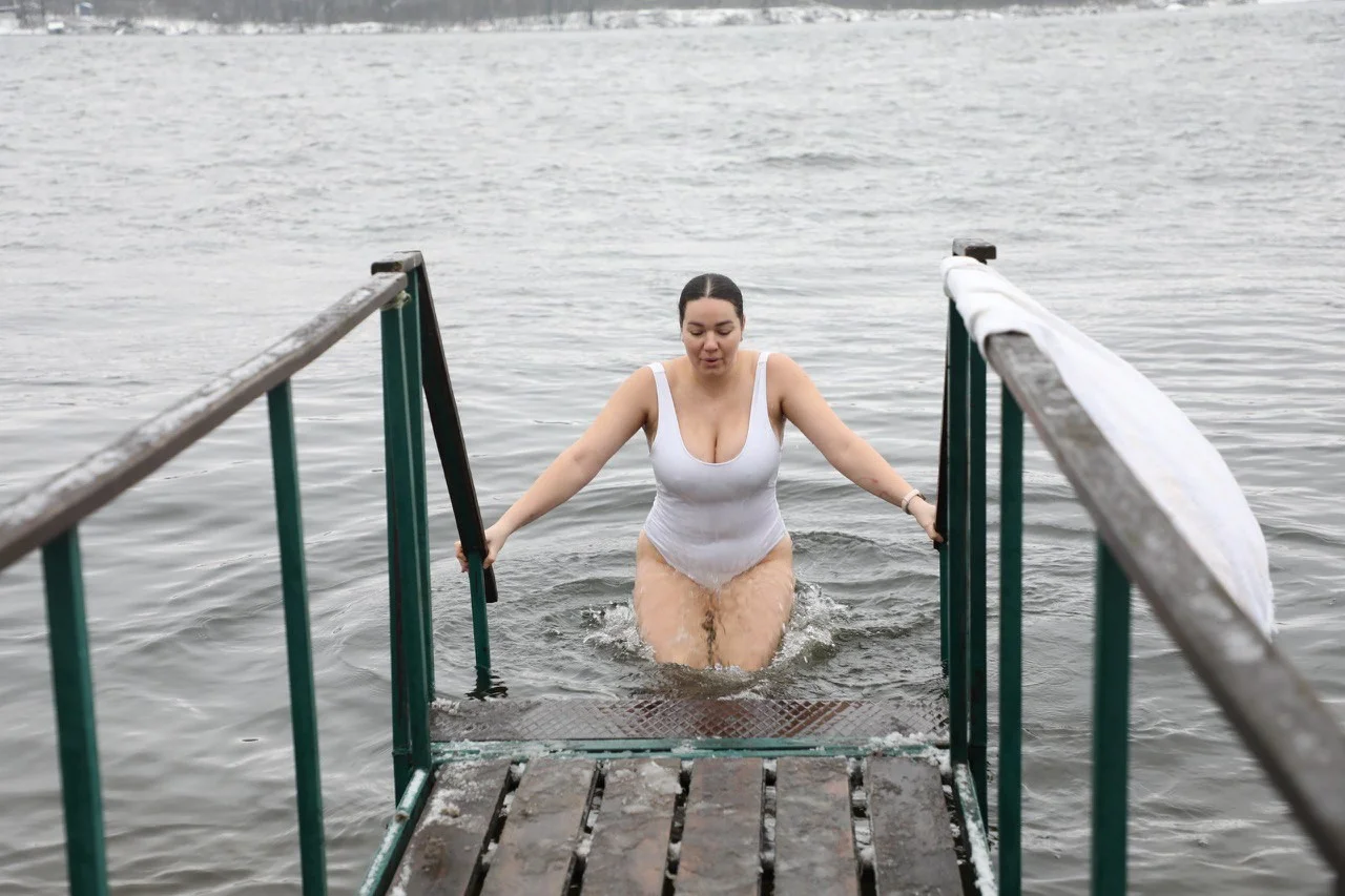 Смелий крок у холодну воду: кременчужани святкують Водохрещу