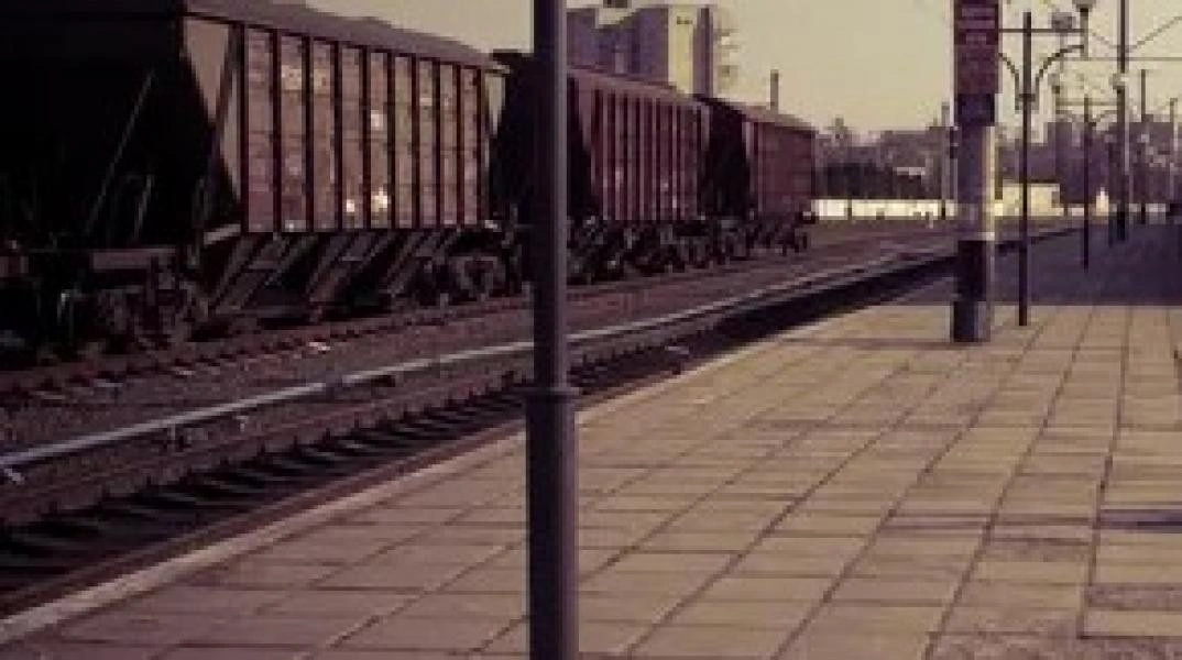 Нічліг у підвалі вокзалу: у Кременчуці суд покарав матір за нестерпні умови для дітей