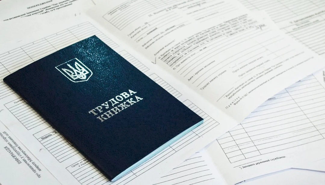 Як перевести пенсію з картки на пошту через територіальні органи або онлайн