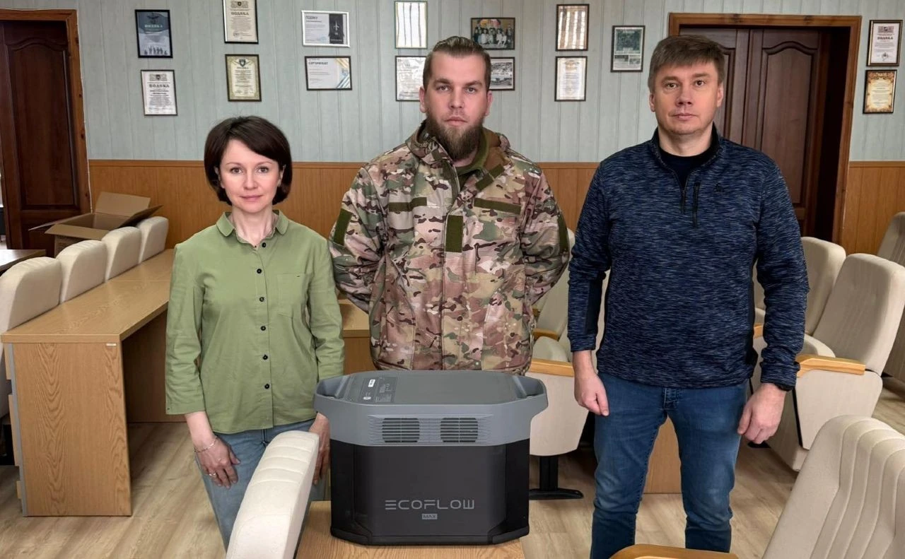 Підтримка ТрО: Олександр Біленький передав зарядну станцію для бійця на передову
