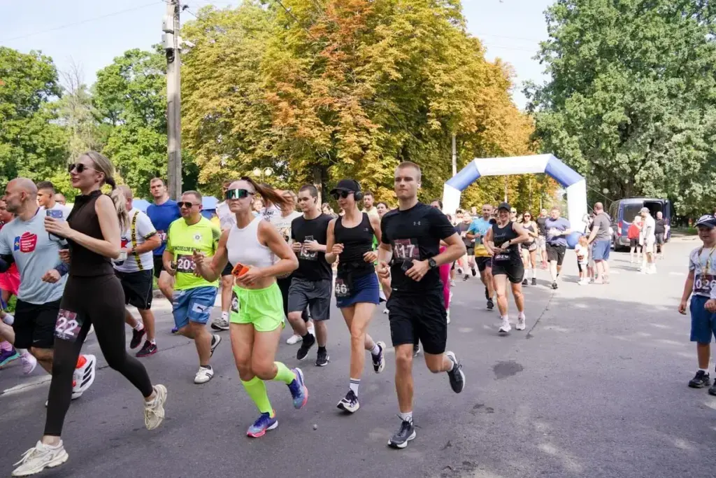 Масовий забіг «Корисний RUN» у Полтаві об’єднав сотні прихильників здорового способу життя